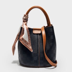 Versatile bucket bag